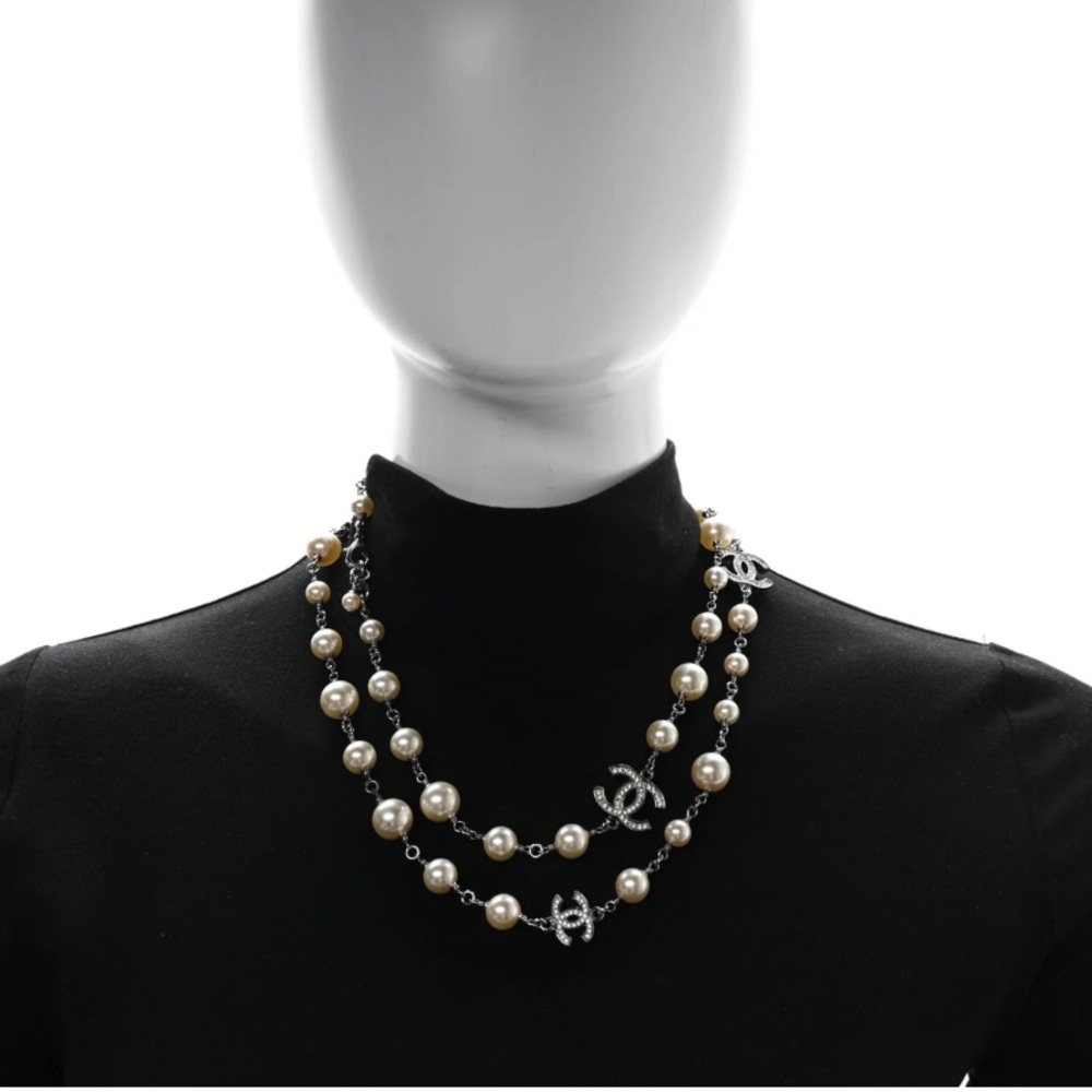 Chanel pearl necklace